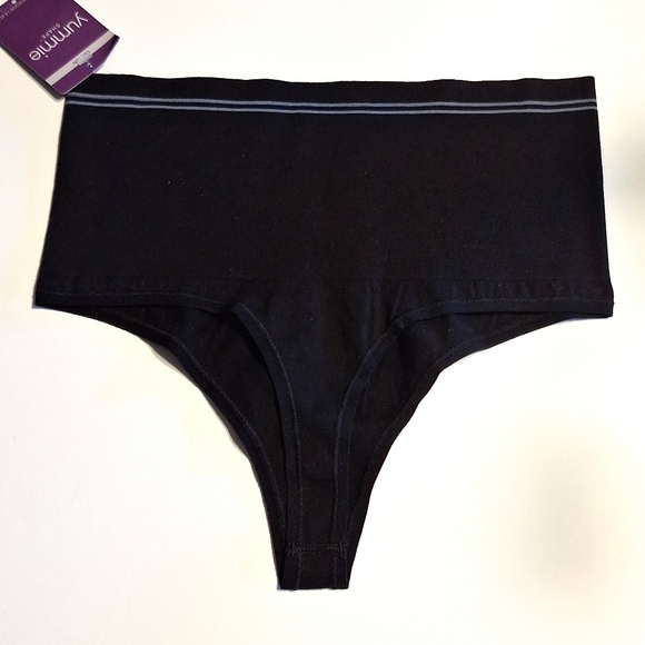 Yummy Shape Thongs - Picture 3 of 12